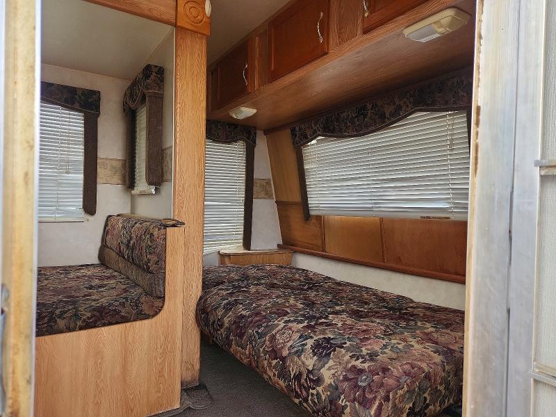 2002 Keystone Hornet VIN 4YDT27S2227305151 COPART salvage auction — VANDALISM, NM - CERT OF TITLE-SALVAGE, sold $650 on 2026-09-21 (photo 5)
