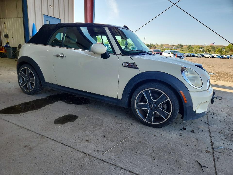 2010 Mini Cooper VIN WMWMS3C50ATZ84848 COPART salvage auction — MECHANICAL, MT - CERTIFICATE OF TITLE, sold $750 on 2026-08-31 (photo 4)