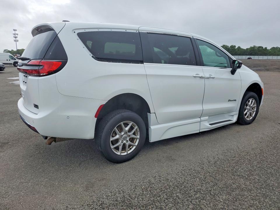 2025 Chrysler Pacifica VIN 2C4RC1BG1SR562352 COPART salvage auction — WATER/FLOOD, NY - MV907A-FLOOD SALVAGE, sold $18,000 on 2026-08-21 (photo 3)