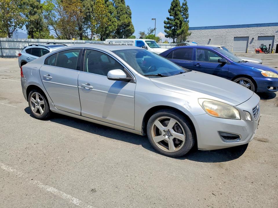 2012 Volvo S60 VIN YV1622FS0C2036220 COPART salvage auction — MECHANICAL, CA - DIS/DLR/EXP ONLY CLEAN TITLE, sold $200 on 2026-08-18 (photo 4)