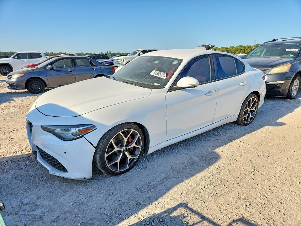 2018 Alfa romeo Giulia VIN ZARFAECN6J7592448 COPART salvage auction — NORMAL WEAR, Fl - Certificate Of Title, sold $650 on 2026-09-04 (photo 1)