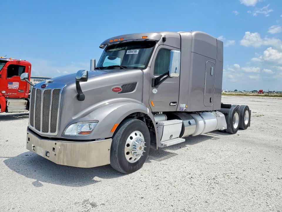 2014 Peterbilt 579 VIN 1XPBDP9X4ED234940 — COPART salvage auction photo