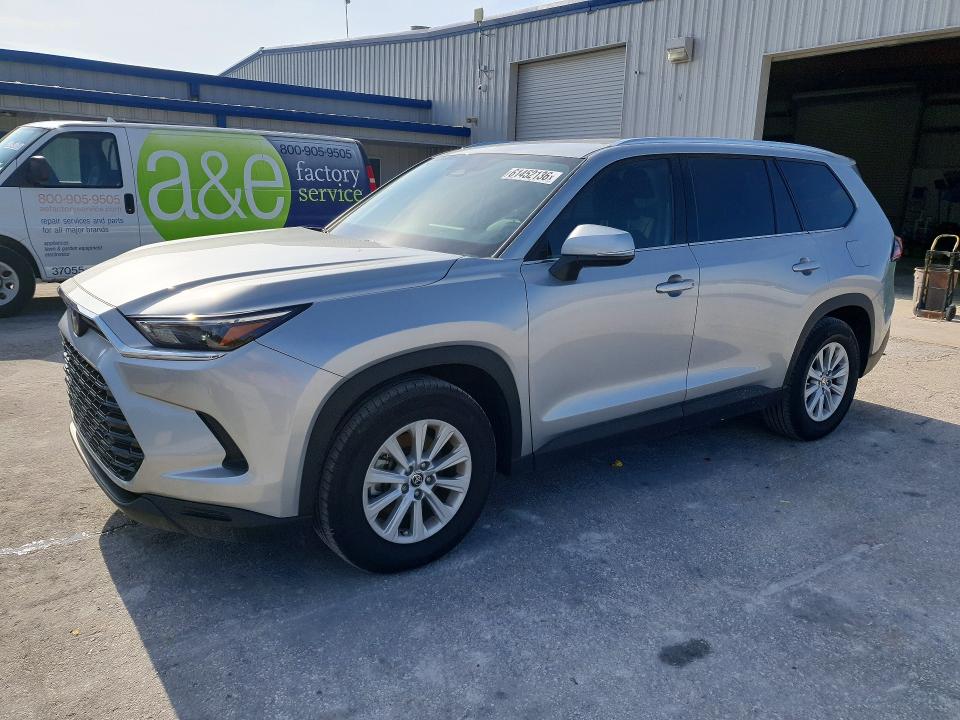 2024 Toyota Highlander VIN 5TDAAAA55RS019395 — COPART salvage auction photo