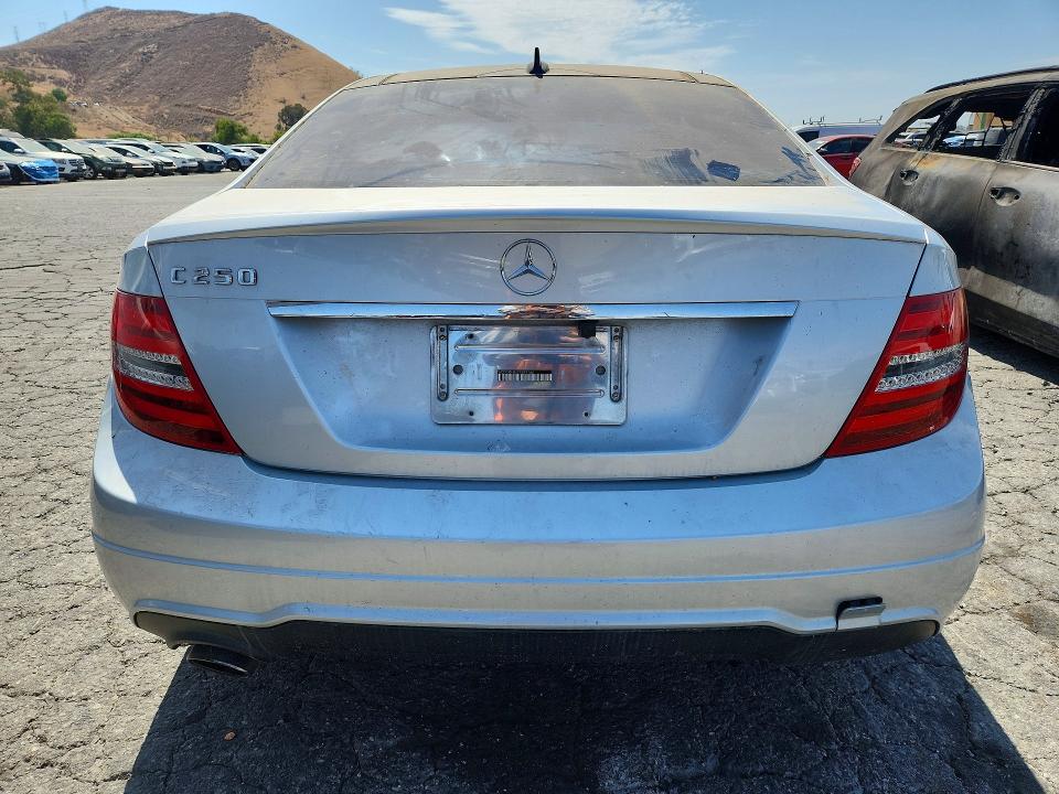 2012 Mercedes-benz C-klasse VIN WDDGJ4HB6CF887166 COPART salvage auction — MINOR DENT/SCRATCHES, Ca - Dis/Dlr/Exp Only Clean Title, sold $400 on 2026-08-13 (photo 6)