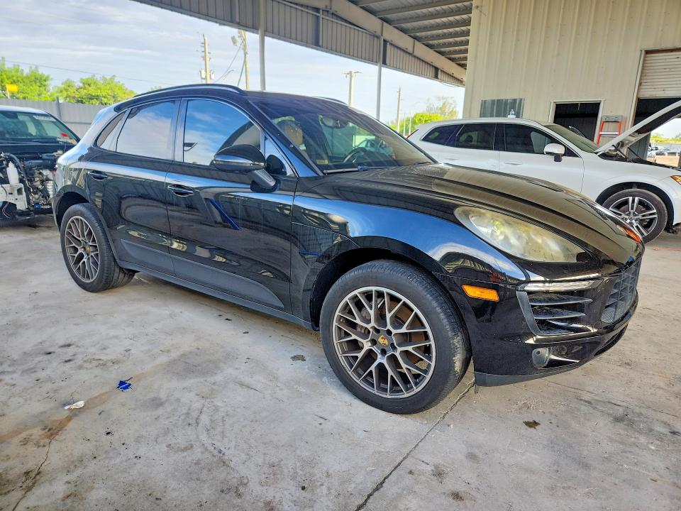 2017 Porsche Macan VIN WP1AB2A55HLB20342 COPART salvage auction — MINOR DENT/SCRATCHES, Fl - Cert Of Title-Slvg Rebld Flood, sold $4,650 on 2026-08-05 (photo 4)