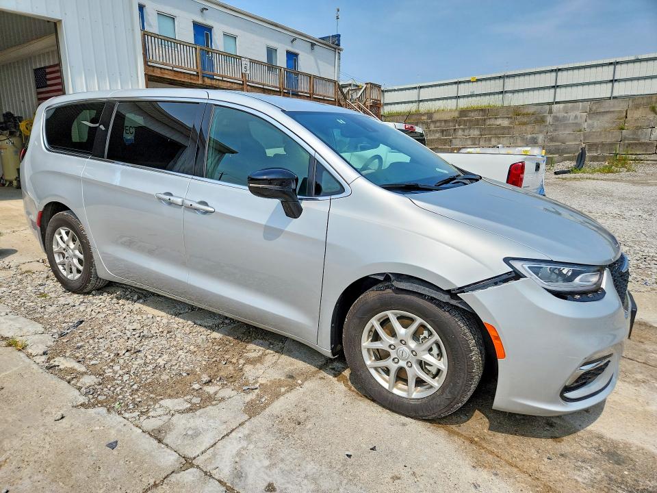 2026 Chrysler Pacifica VIN 2C4RC1BG8TR260333 COPART salvage auction — FRONT END, NY - CERTIFICATE OF TITLE, sold $12,900 on 2026-08-19 (photo 4)