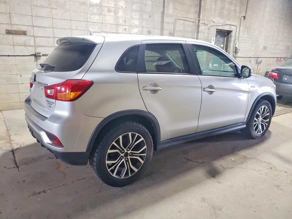 2019 Mitsubishi VIN JA4AR3AU6KU012818 COPART salvage auction — MINOR DENT/SCRATCHES, Mn - Certificate Of Title, sold $2,800 on 2026-10-11 (photo 3)