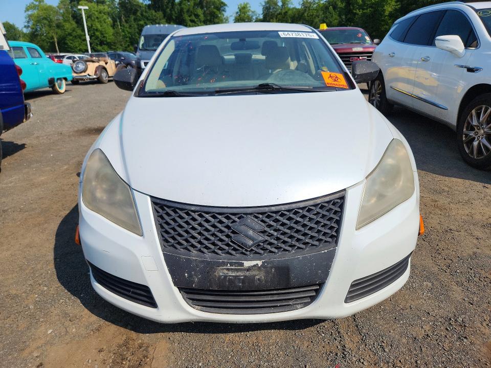 2012 Suzuki Kizashi VIN JS2RE9A16C6100082 COPART salvage auction — MINOR DENT/SCRATCHES, VT - CERTIFICATE OF TITLE, sold $1,900 on 2026-09-18 (photo 5)