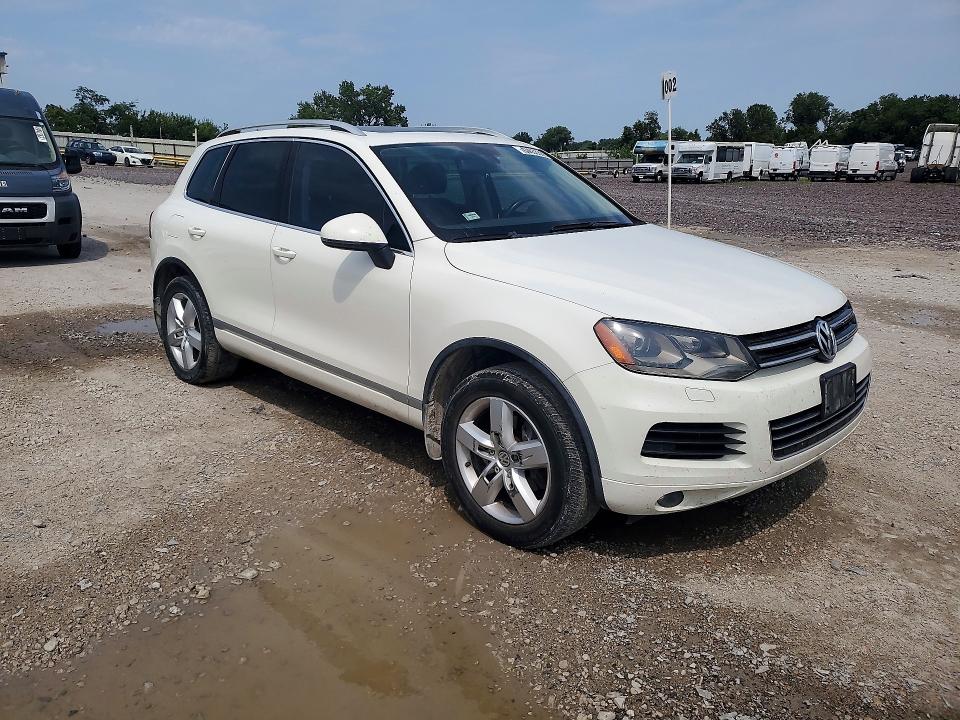 2012 Volkswagen Touareg VIN WVGFF9BP3CD003135 COPART salvage auction — FRONT END, Ks - Dealer Only Clean Title, sold $500 on 2026-08-13 (photo 4)