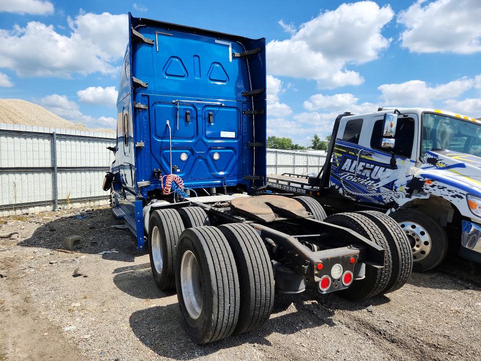 2020 VIN 3AKJHHDR0LSKC5695 COPART salvage auction — NORMAL WEAR, PA - CERTIFICATE OF SALVAGE, sold $22,000 on 2026-09-17 (photo 2)