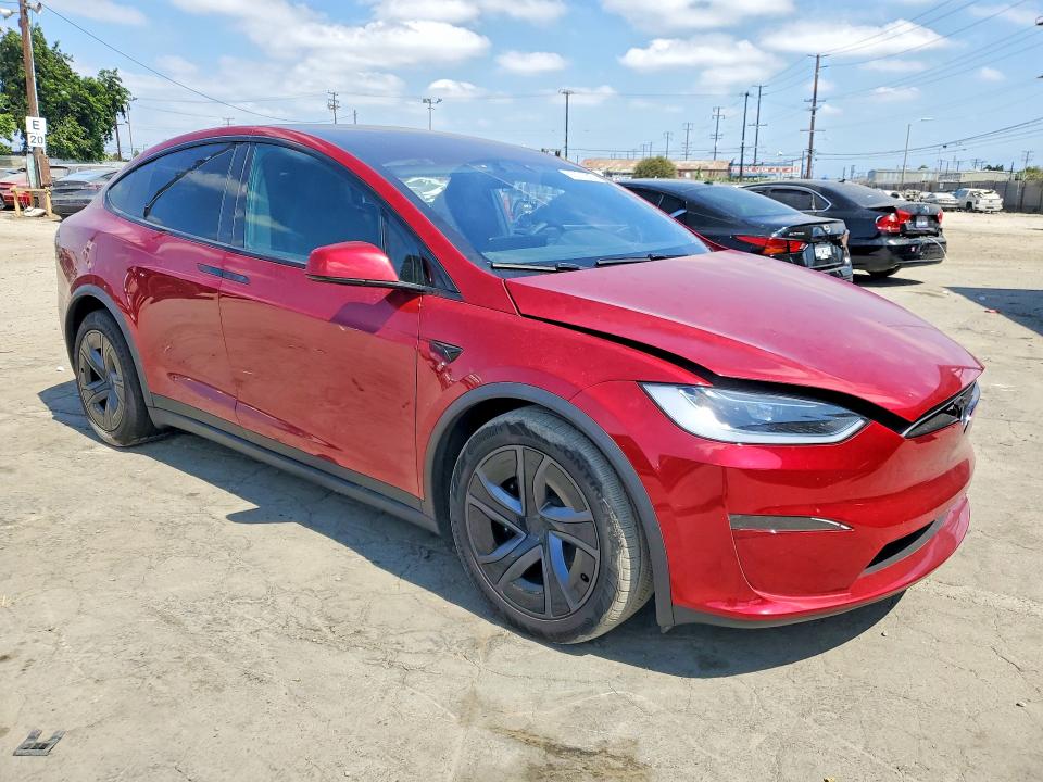 2026 Tesla Model x VIN 7SAXCAE56TF482076 COPART salvage auction — SIDE, Salvage Title, sold $58,500 on 2026-10-15 (photo 4)
