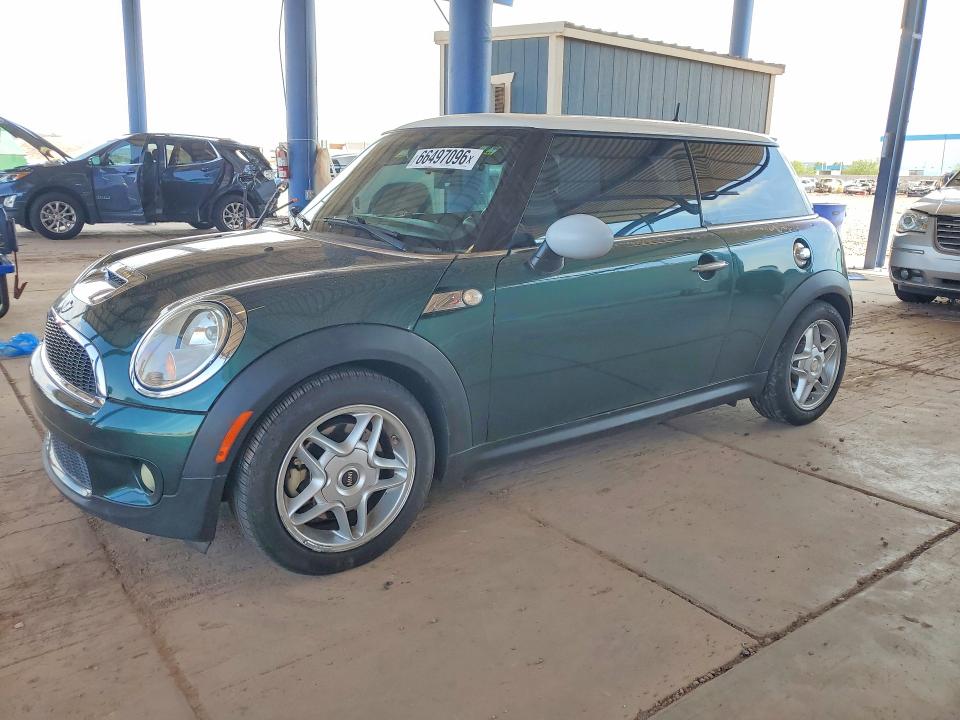 2009 Mini Cooper VIN WMWMF73509TT97220 COPART salvage auction — MINOR DENT/SCRATCHES, Az - Certificate Of Title, sold $900 on 2026-08-27 (photo 1)