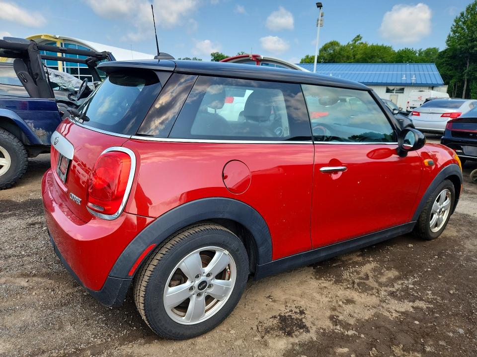 2015 Mini Cooper VIN WMWXM5C56FT974108 COPART salvage auction — MINOR DENT/SCRATCHES, Ct - Certificate Of Title (P), sold $2,950 on 2026-08-14 (photo 3)