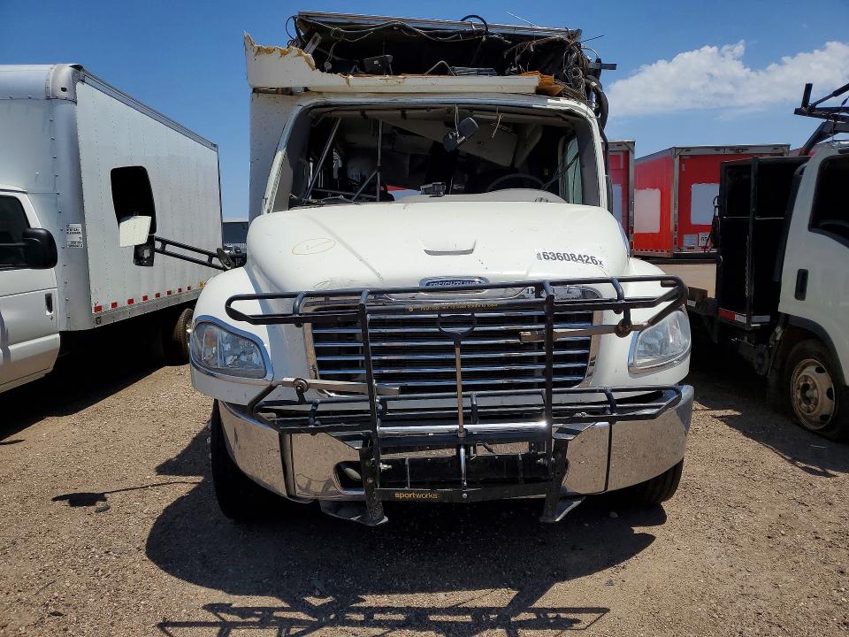 2021 Freightliner Unknown VIN 4UZADRFD0MCMM3353 COPART salvage auction — ROLLOVER, AZ - CERT OF TITLE - SALVAGE, sold $2,675 on 2026-09-06 (photo 5)