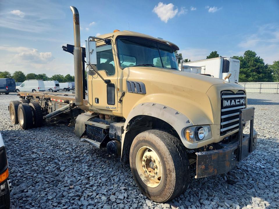 2012 Mack Gu713 VIN 1M2AX04C9CM013035 COPART salvage auction — SIDE, NC - SALVAGE CERTIFICATE OF TITLE, sold $16,400 on 2026-09-17 (photo 4)