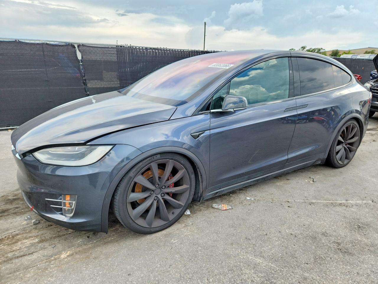 2017 Tesla Model X VIN 5YJXCDE43HF059615 — COPART salvage auction photo