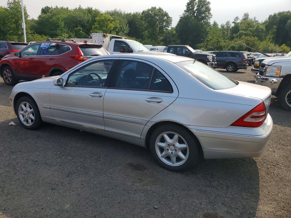2001 Mercedes-benz C class VIN WDBRF61J21F131458 COPART salvage auction — MINOR DENT/SCRATCHES, NY - CERTIFICATE OF TITLE, sold $500 on 2026-08-17 (photo 2)