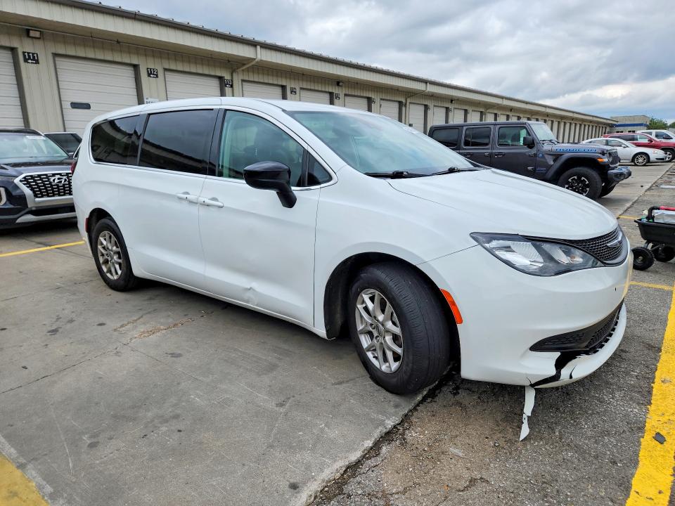 2024 Chrysler Voyager VIN 2C4RC1CG9RR113364 COPART salvage auction — MINOR DENT/SCRATCHES, KY - CERTIFICATE OF TITLE (P), sold $8,000 on 2026-08-31 (photo 4)