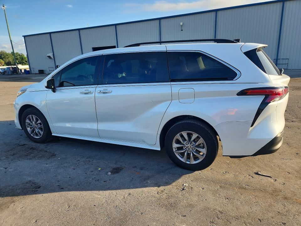 2022 Toyota Sienna VIN 5TDYRKECXNS104894 COPART salvage auction — SIDE, Fl - Cert Of Title Slvg Rebuildable, sold $20,300 on 2026-08-19 (photo 2)
