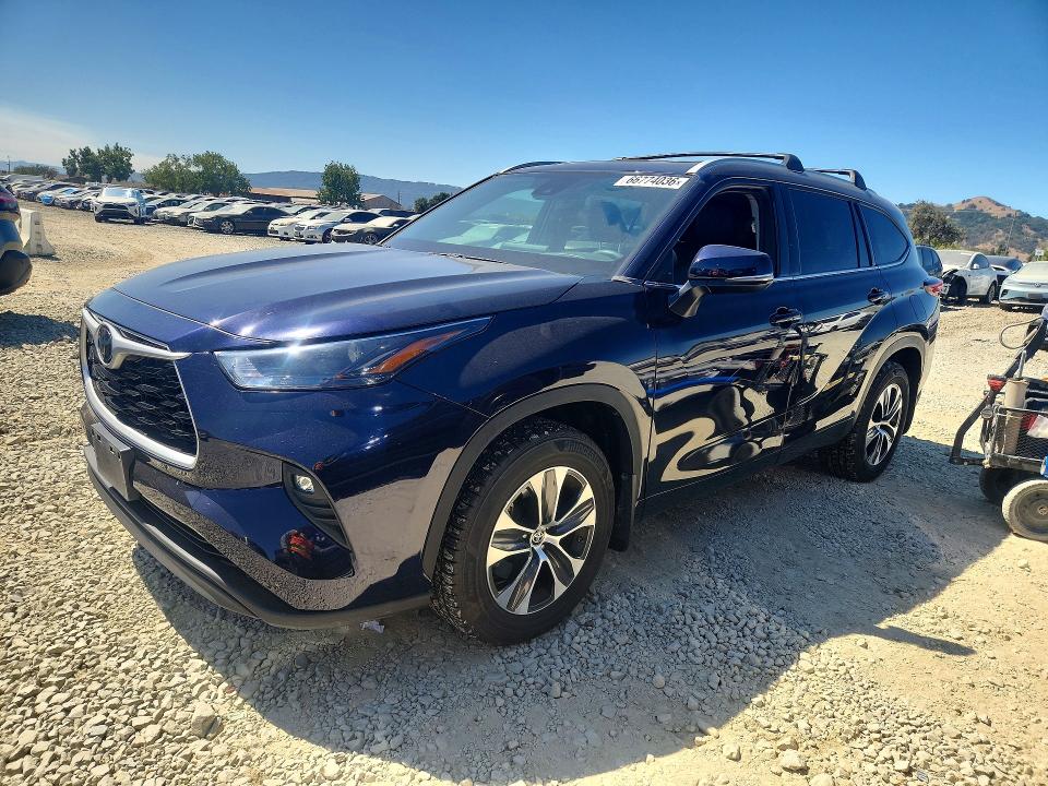 2022 Toyota Highlander VIN 5TDHZRBHXNS249362 — COPART salvage auction photo