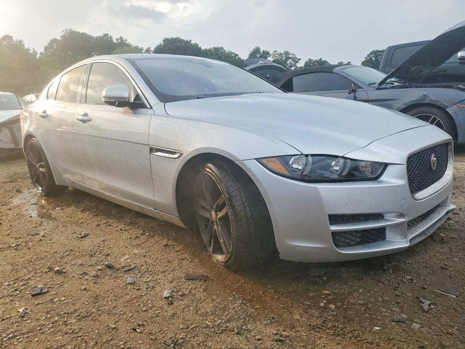 2017 Jaguar Xe VIN SAJAD4BV0HCP11444 COPART salvage auction — ALL OVER, GA - CERTIFICATE OF TITLE, sold $650 on 2026-09-08 (photo 4)
