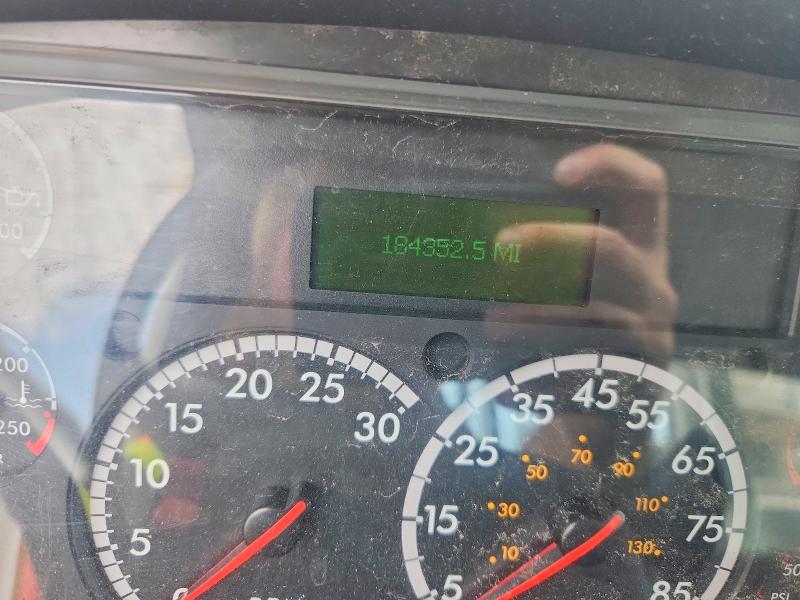 2016 Freightliner M2 VIN 1FUJC5DV9GHGY4861 COPART salvage auction — MINOR DENT/SCRATCHES, NY - CERTIFICATE OF TITLE, sold $13,000 on 2026-09-18 (photo 9)