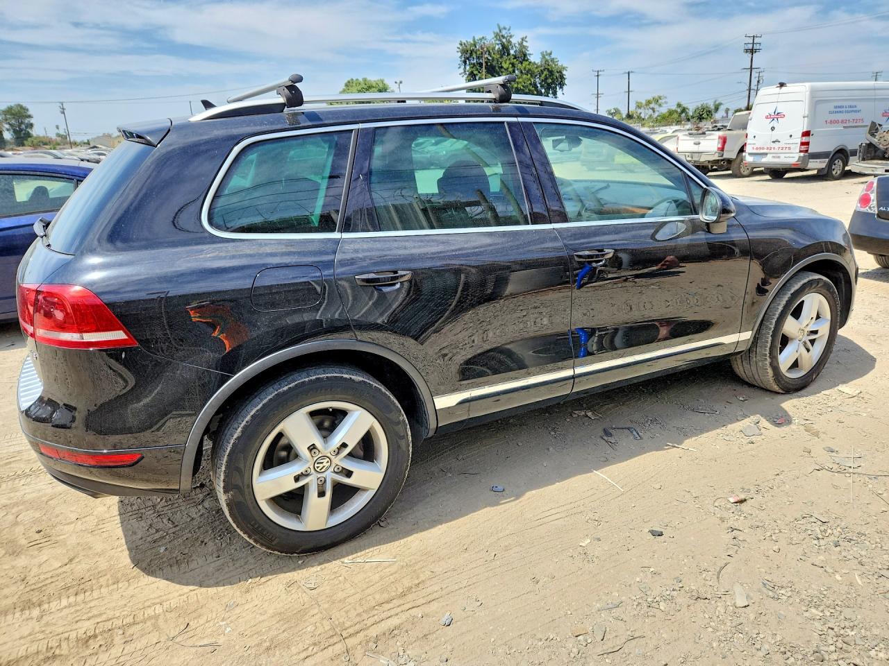 2013 Volkswagen Touareg VIN WVGEF9BP0DD004871 COPART salvage auction — Normal Wear, CA - DIS/DLR/EXP ONLY CLEAN TITLE, sold $1,600 on 2026-09-17 (photo 3)