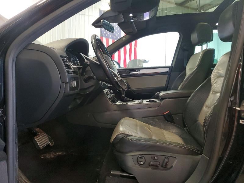 2017 Volkswagen Touareg VIN WVGRF7BPXHD001438 COPART salvage auction — MINOR DENT/SCRATCHES, Mn - Certificate Of Title, sold $1,700 on 2026-08-13 (photo 7)