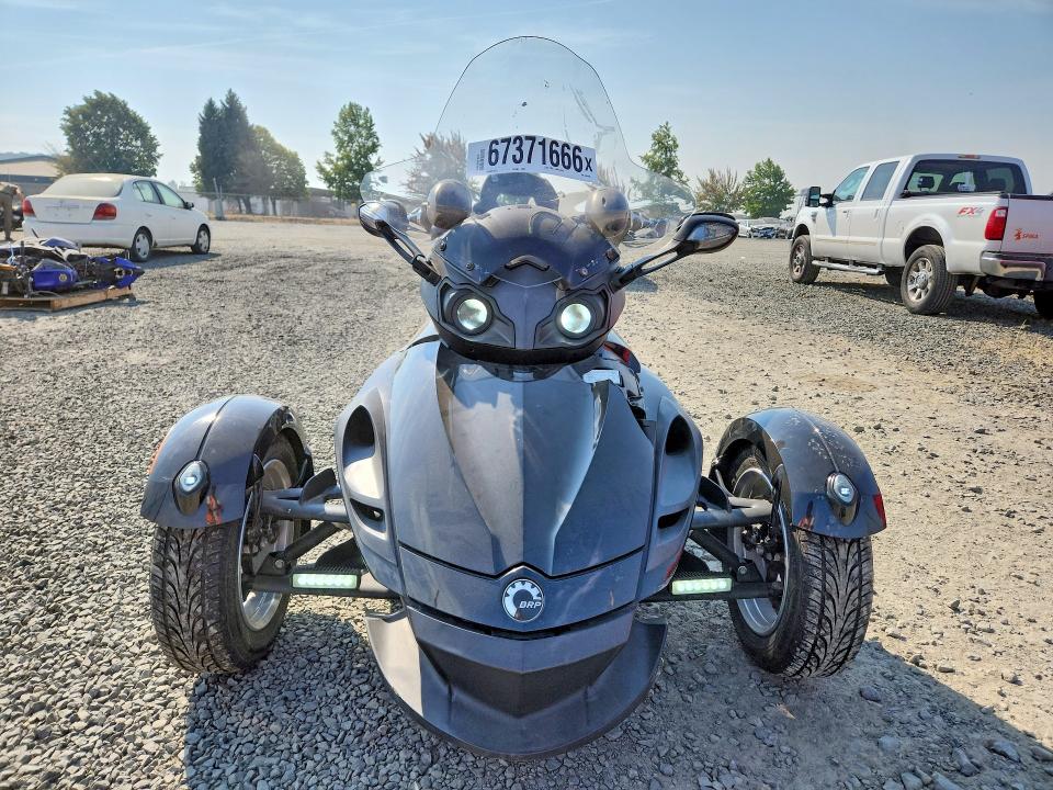 2012 Can-am/ brp Spyder VIN 2BXJALA1XCV000566 COPART salvage auction — MINOR DENT/SCRATCHES, OR - SALVAGE TITLE CERTIFICATE, sold $2,300 on 2026-09-08 (photo 2)
