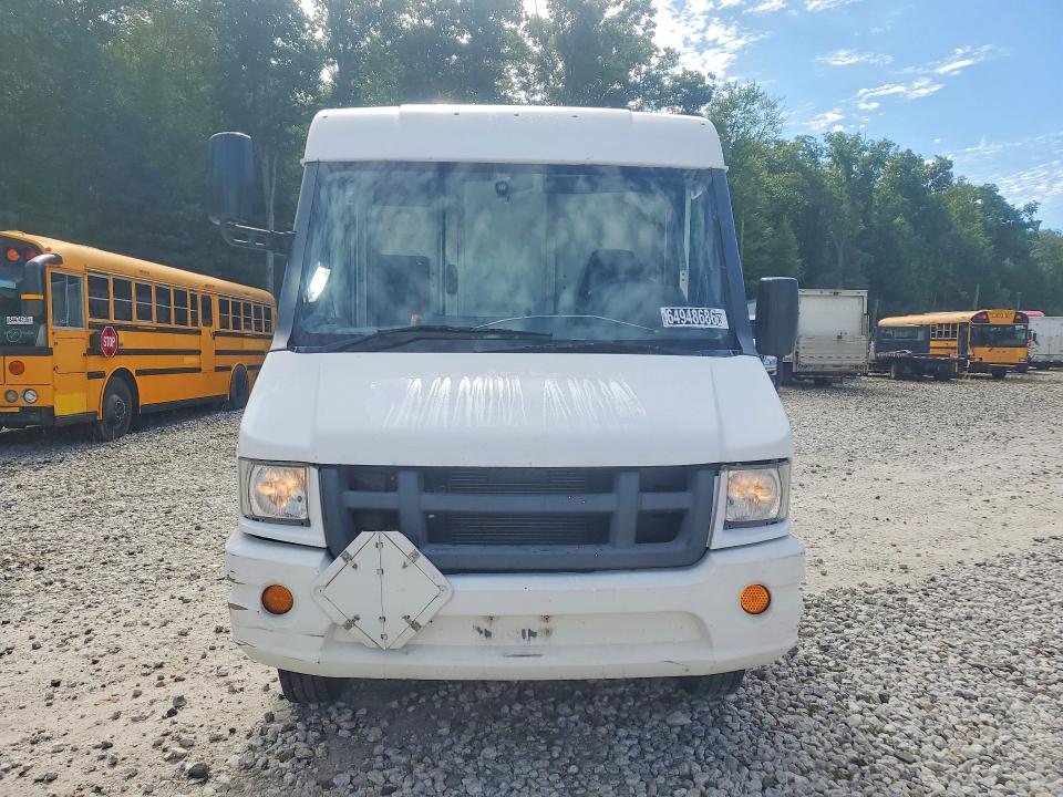 2013 Isuzu Npr VIN JALB4T172D7W00217 COPART salvage auction — MINOR DENT/SCRATCHES, NH - CERTIFICATE OF TITLE, sold $750 on 2026-09-08 (photo 5)