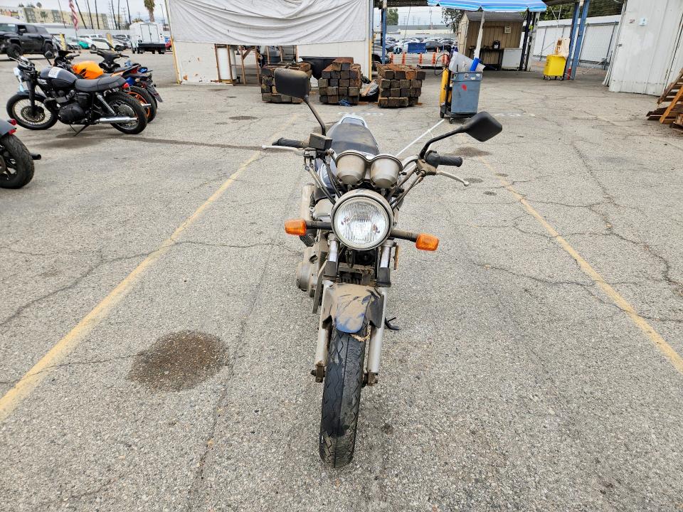 2001 Suzuki Gs500 VIN JS1GM51A412100710 COPART salvage auction — MINOR DENT/SCRATCHES, CA - DIS/DLR/EXP ONLY CLEAN TITLE, sold $50 on 2026-09-10 (photo 2)