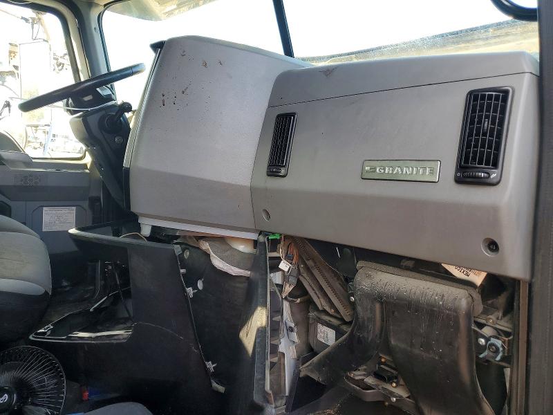 2024 Mack Granite VIN 1M2GR4NC6RM004974 COPART salvage auction — FRONT END, KY - CERT OF TITLE-SALVAGE, sold $34,750 on 2026-10-01 (photo 8)