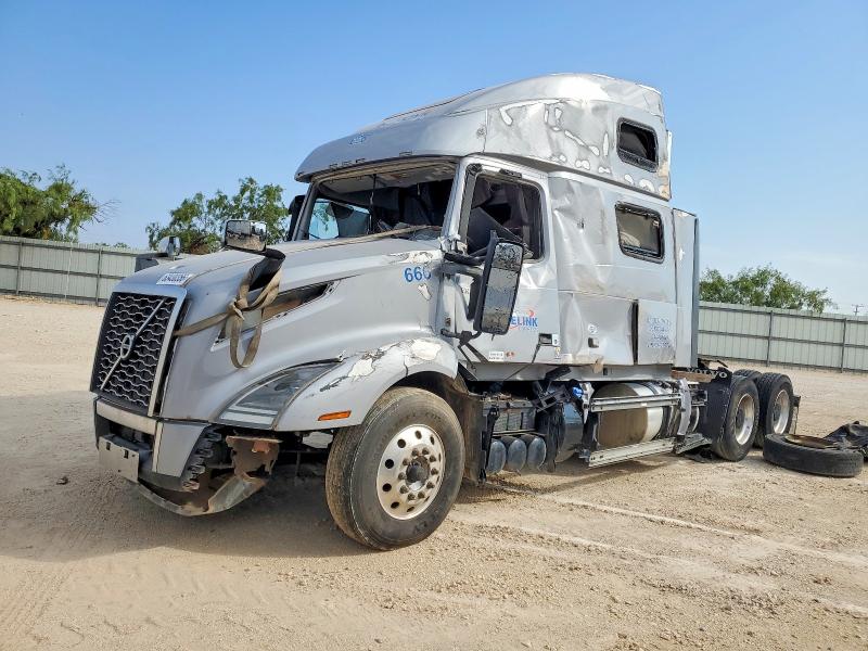 2022 Volvo VIN 4V4NC9EH8NN288574 COPART salvage auction — ROLLOVER, Salvage Title, sold $14,000 on 2026-08-28 (photo 2)