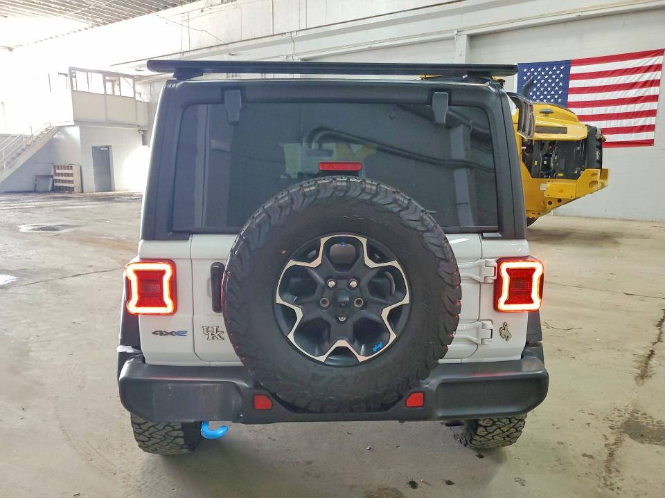 2022 Jeep Wrangler unlimited VIN 1C4JJXR69NW185235 COPART salvage auction — MINOR DENT/SCRATCHES, MO - CERTIFICATE OF TITLE, sold $10,700 on 2026-08-27 (photo 6)