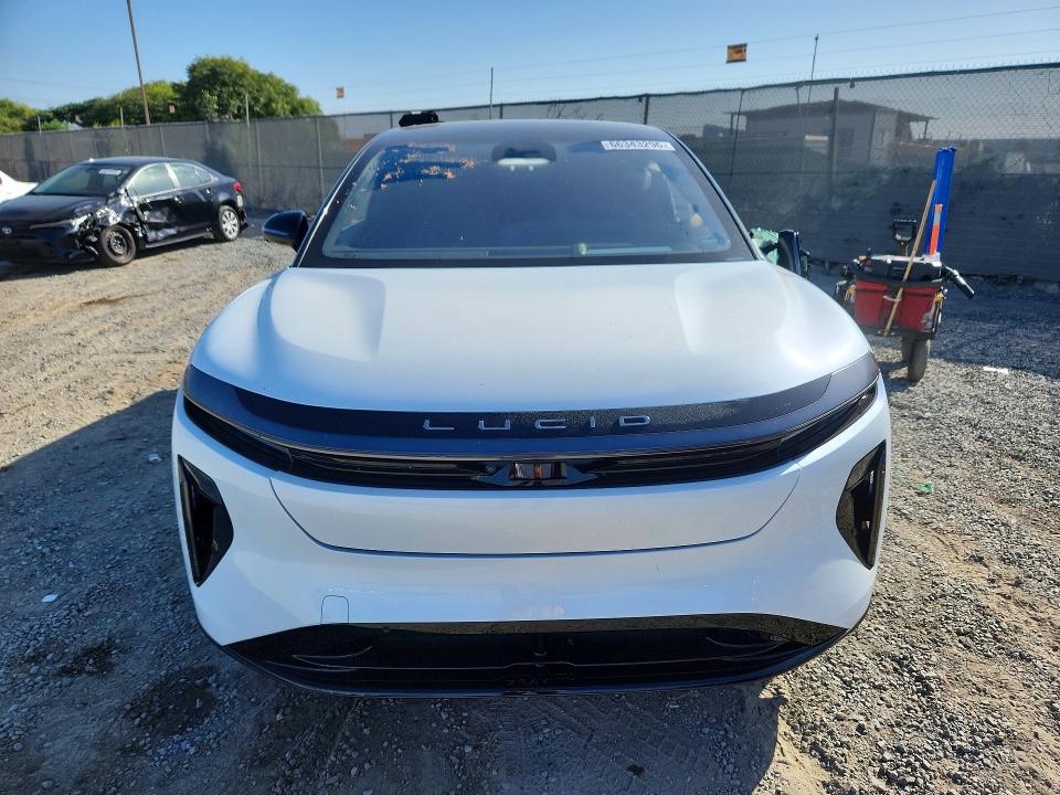2026 Lucid Gravity VIN 7UUG1GHJ0TA048369 COPART salvage auction — SIDE, Salvage Title, sold $41,000 on 2026-09-04 (photo 5)