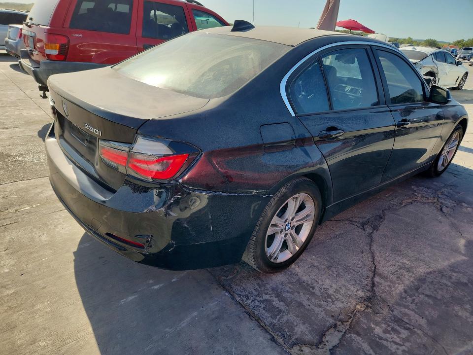 2018 BMW 3er VIN WBA8D9G52JNU70111 COPART salvage auction — REAR END, Wv - Certificate Of Title (P), sold $7,300 on 2026-09-03 (photo 3)