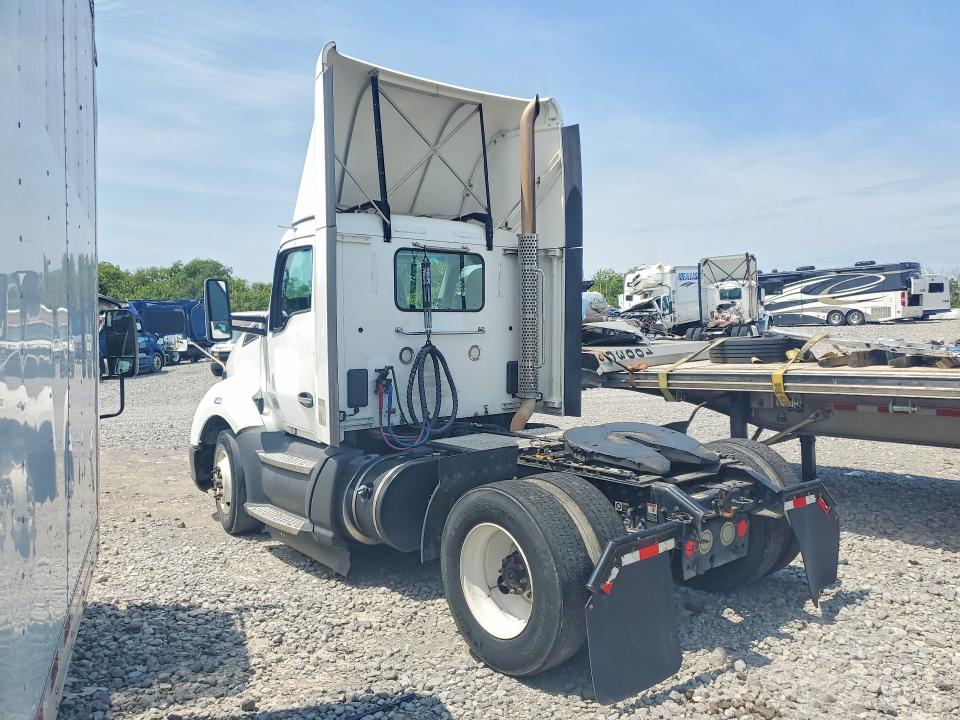 2020 Kenworth T680 VIN 1XKYA48X2LJ404686 COPART salvage auction — MINOR DENT/SCRATCHES, IN - CERTIFICATE OF TITLE, sold $10,200 on 2026-09-08 (photo 2)