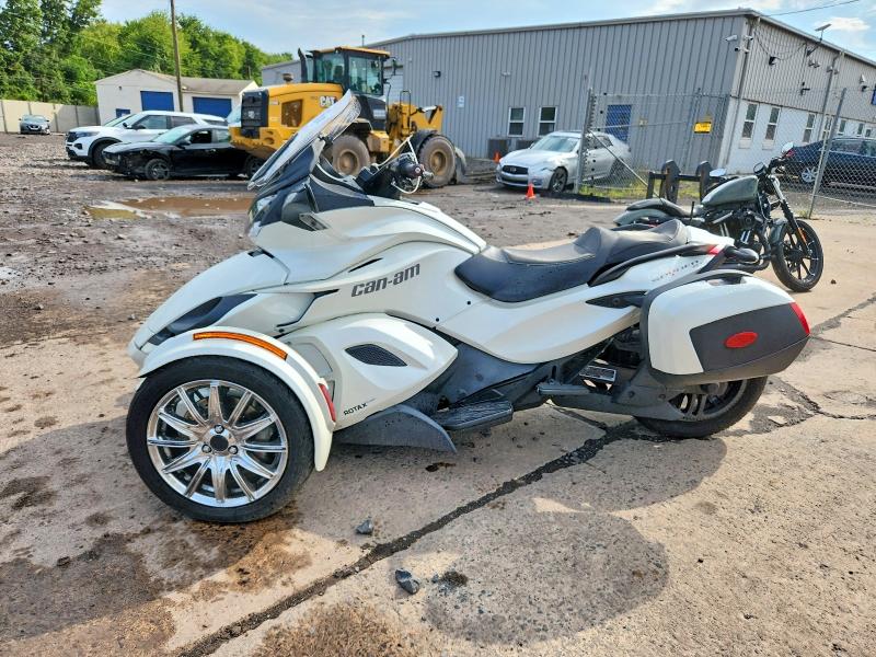 2015 Can-am/ brp Spyder VIN 2BXNCBC45FV000654 COPART salvage auction — MINOR DENT/SCRATCHES, Fl - Certificate Of Title (P), sold $20 on 2026-10-09 (photo 3)