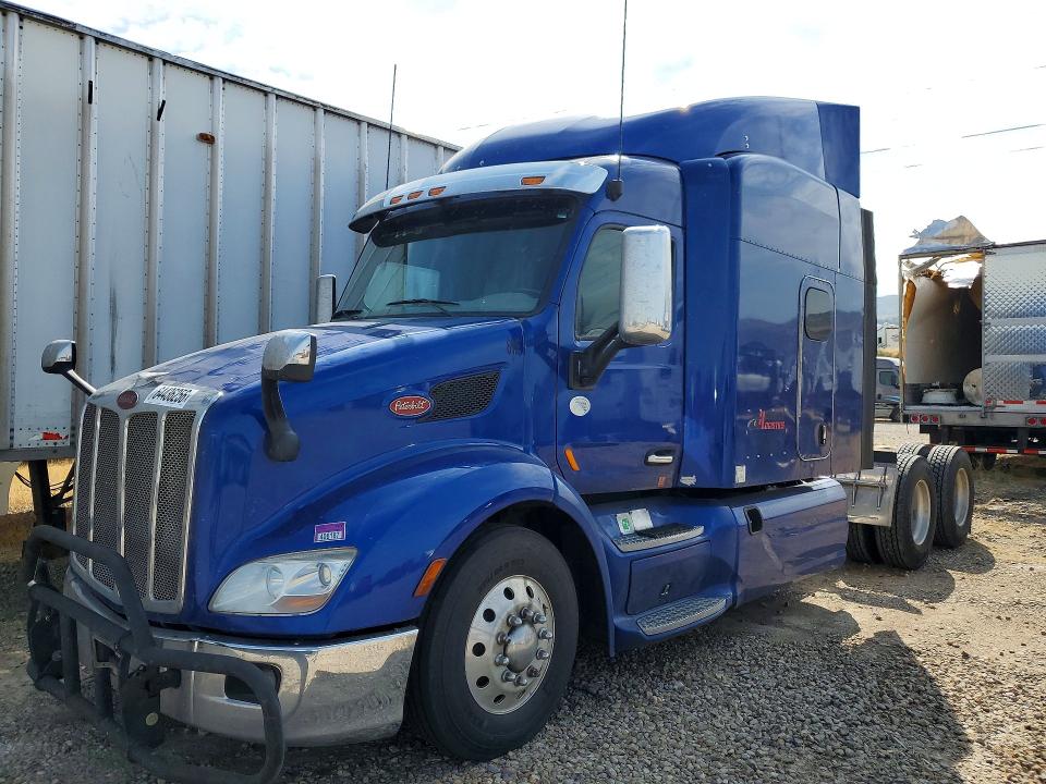 2017 Peterbilt All models VIN 1XPBDP9X4HD363815 COPART salvage auction — NORMAL WEAR, CT, sold $8,900 on 2026-09-07 (photo 1)