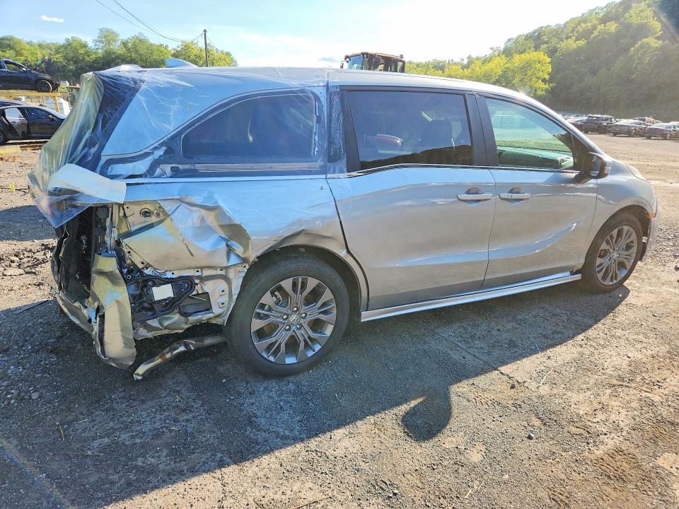2026 Honda Odyssey VIN 5FNRL6H86TB031982 COPART salvage auction — REAR END, Salvage Title, sold $10,400 on 2026-09-17 (photo 3)