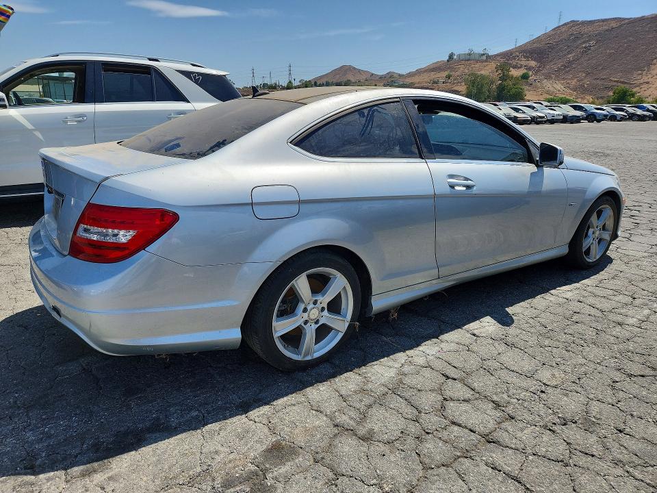 2012 Mercedes-benz C-klasse VIN WDDGJ4HB6CF887166 COPART salvage auction — MINOR DENT/SCRATCHES, Ca - Dis/Dlr/Exp Only Clean Title, sold $400 on 2026-08-13 (photo 3)
