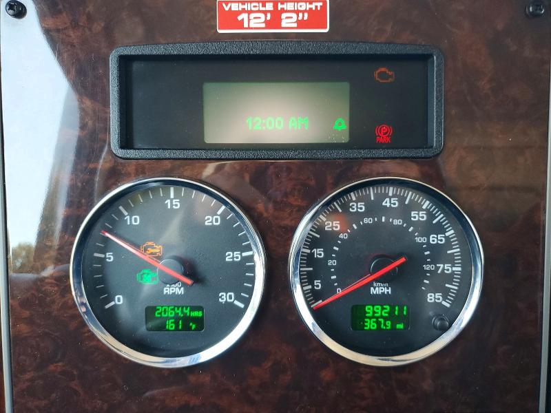 2017 Kenworth Constructi VIN 2NKHHM6X9HM172600 COPART salvage auction — MINOR DENT/SCRATCHES, IL - CERTIFICATE OF TITLE, sold $45,000 on 2026-09-18 (photo 9)