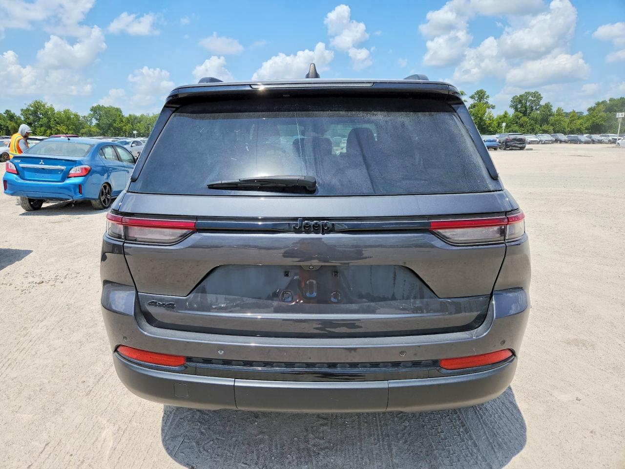 2024 Jeep Grand cherokee VIN 1C4RJHAG0RC169431 COPART salvage auction — Front End, TX - SALVAGE VEHICLE TITLE, sold $9,900 on 2026-09-03 (photo 6)