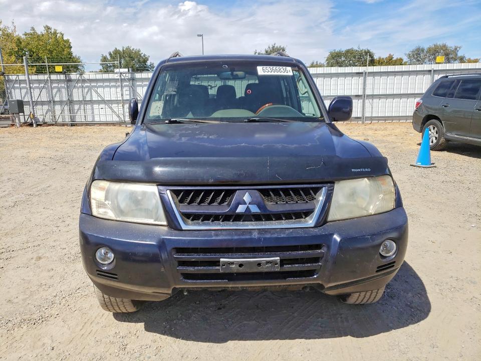 2004 Mitsubishi Montero VIN JA4MW51S64J010572 COPART salvage auction — SIDE, CA - DIS/DLR/EXP ONLY CLEAN TITLE, sold $1,100 on 2026-09-08 (photo 5)