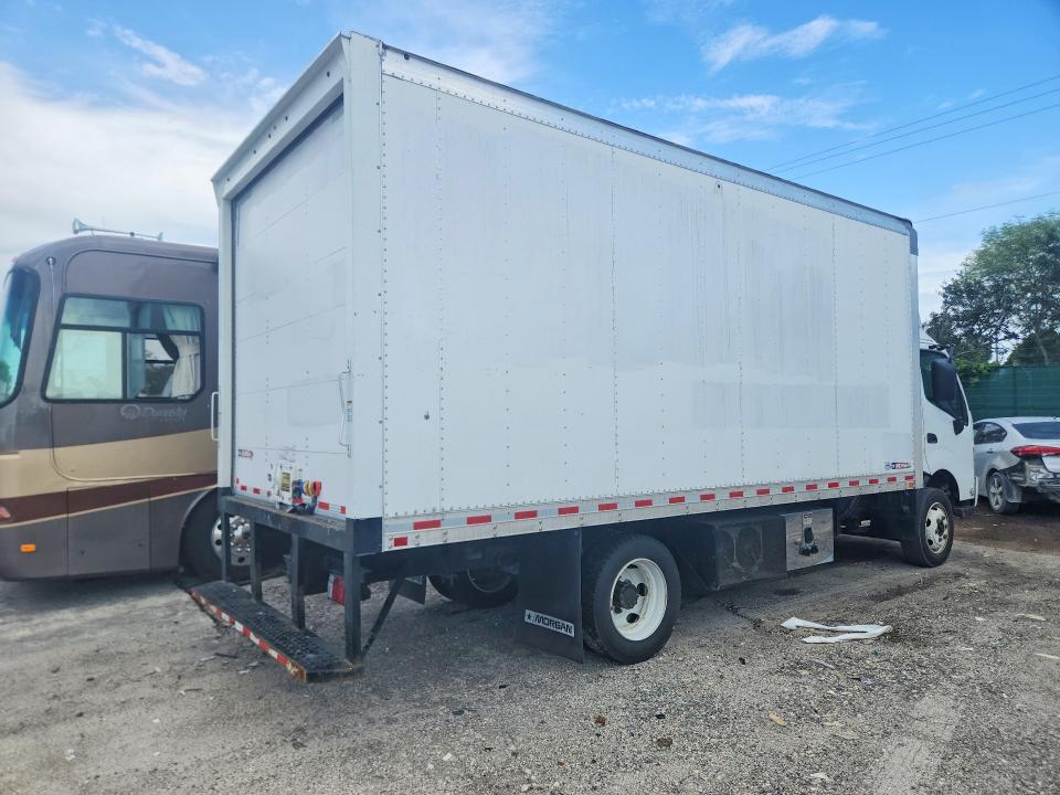 2020 Hino 195 VIN JHHSDM2H1LK012574 COPART salvage auction — MINOR DENT/SCRATCHES, NJ - CERTIFICATE OF TITLE, sold $12,500 on 2026-09-10 (photo 3)