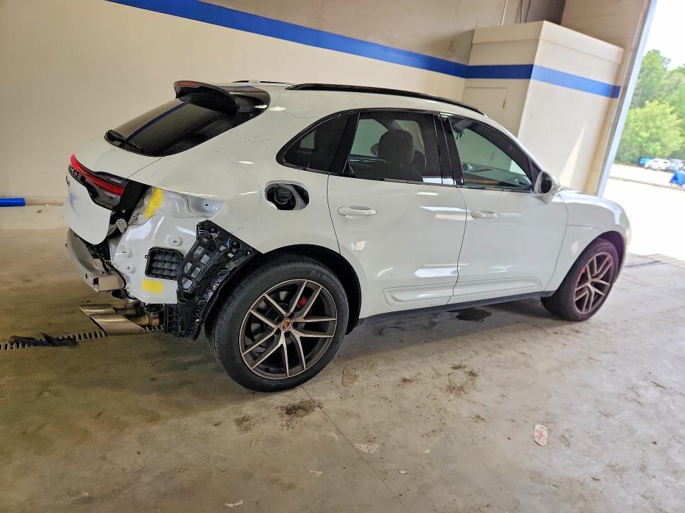 2023 Porsche Macan VIN WP1AG2A54PLB39755 COPART salvage auction — REAR END, Va - Cert Of Title - Salvage, sold $24,400 on 2026-08-28 (photo 3)