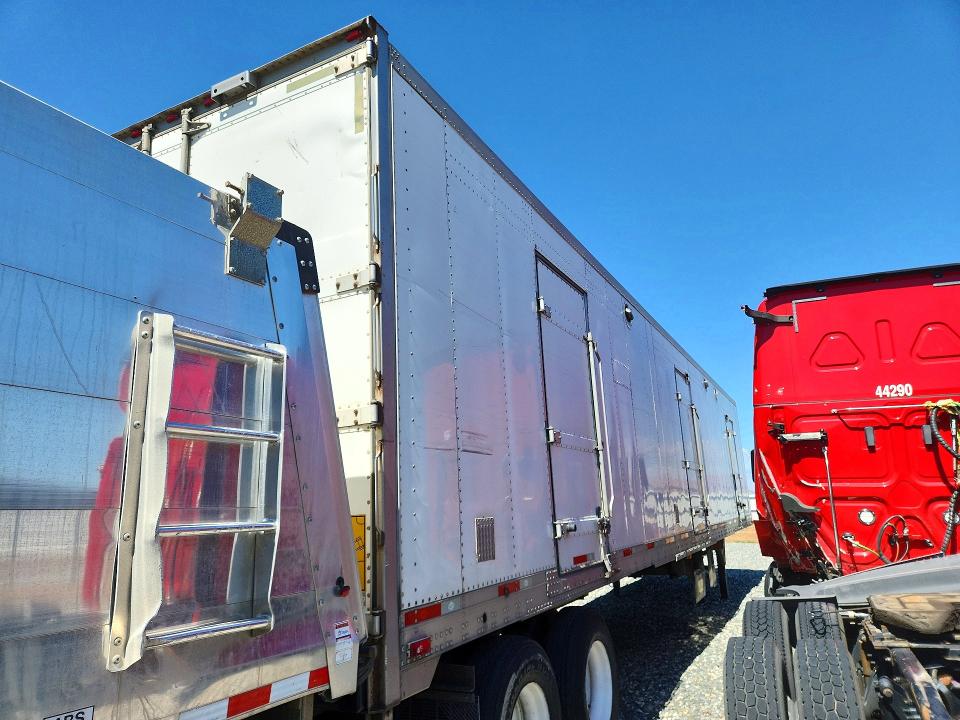 2016 Utility trailer VIN 1UYVS2482GU427423 COPART salvage auction — MINOR DENT/SCRATCHES, IL - DIS/DLR/EXP ONLY CLEAN TITLE (P), sold $1,350 on 2026-09-08 (photo 3)