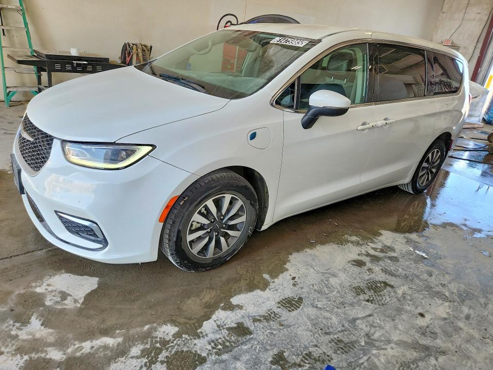 2023 Chrysler Pacifica VIN 2C4RC1L75PR611607 — COPART salvage auction photo