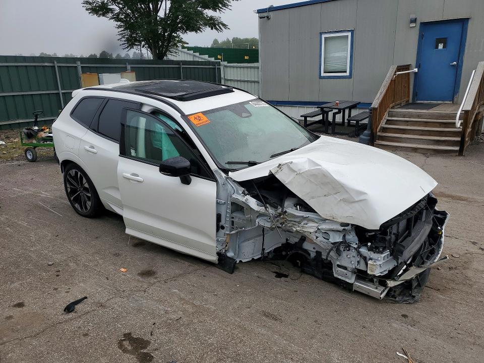 2026 Volvo Xc60 VIN YV4M12RC8T1492294 COPART salvage auction — FRONT END, Pa - Certificate Of Salvage, sold $0 on 2026-09-18 (photo 4)