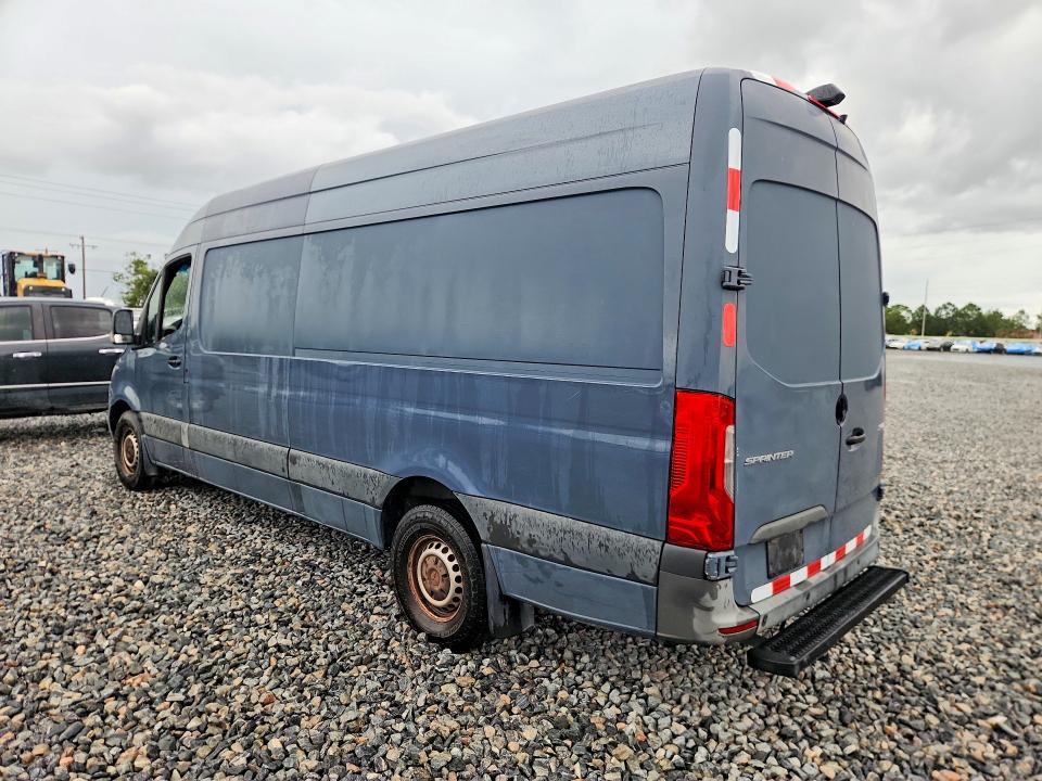 2019 Mercedes-benz Sprinter VIN WD4PF1CD0KP133049 COPART salvage auction — SIDE, Salvage Title, sold $9,100 on 2026-08-24 (photo 2)
